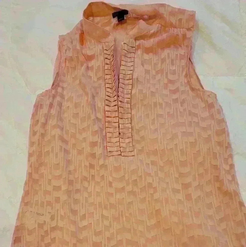 NWT ANN TAYLOR SLEEVELESS TOP​